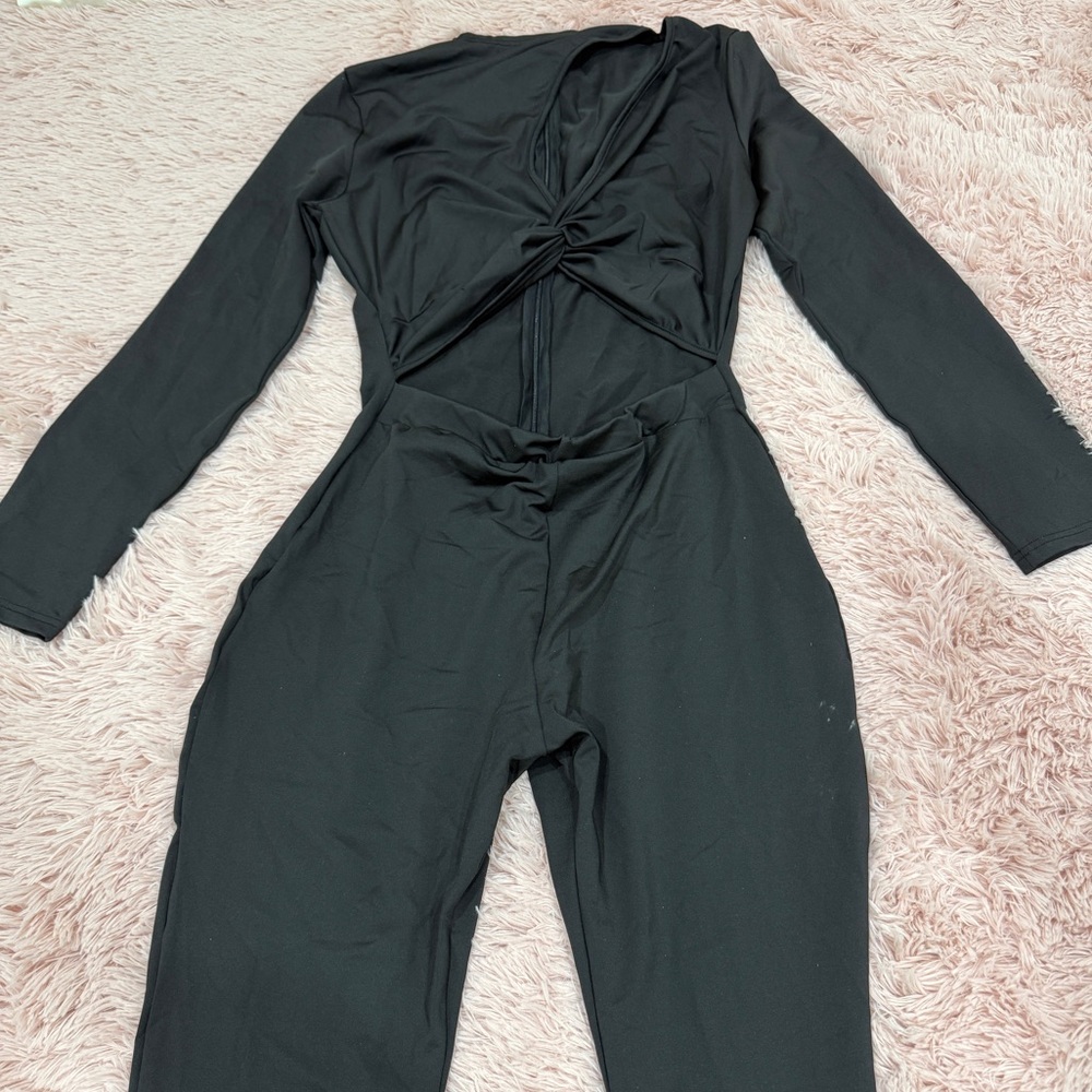 Sleek Black Jumpsuit with Plunging V-Neck and Long Sleeves - Picture 2 of 5